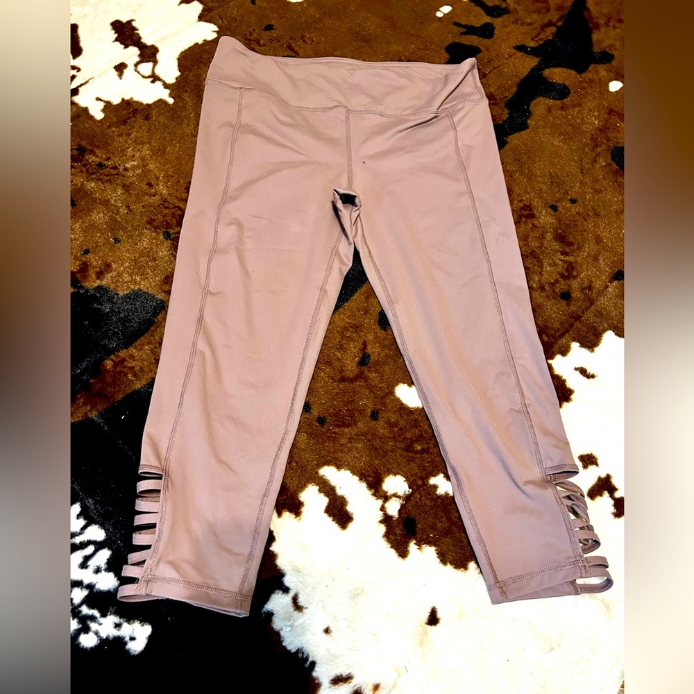 Mono B Size XL athletic capri leggings
